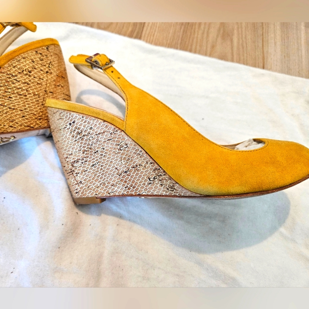 Italian made Vero Cuoio Signature Suede open toe slingback wedges size 5.5